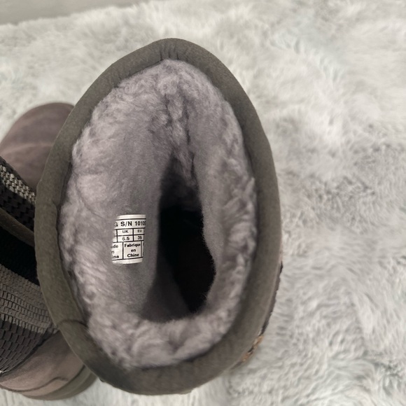 UGG Gray and Black Winter Boots - Picture 7 of 13